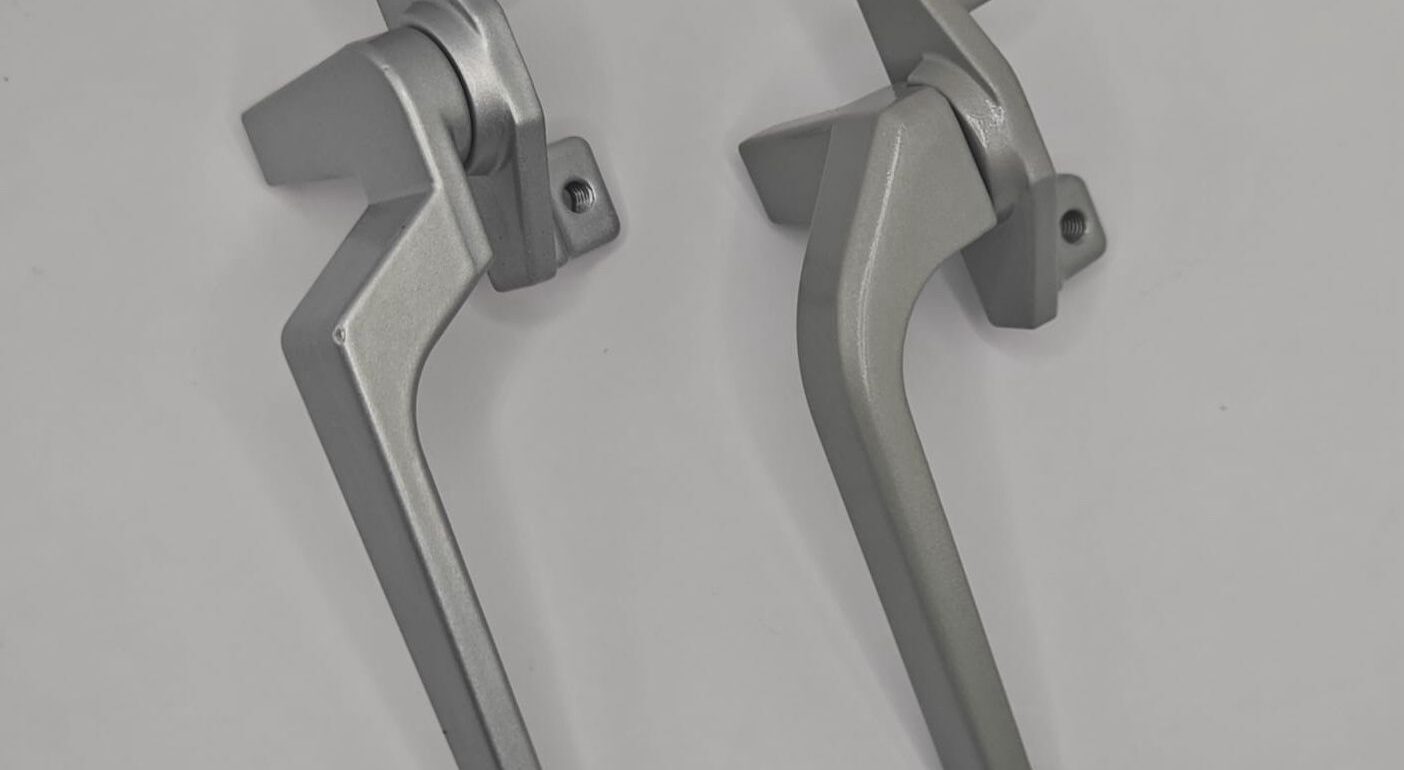 Seven-shape handle zinc alloy powder coated. Smooth operation with strong locking force, weather and corrosion resistant. Suitable for sliding and casement window repairs. Recommended for mandatory window inspection projects.