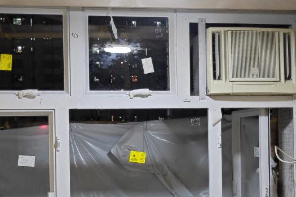 changewindows04 客廳新安裝的鋁窗工程,有效提升公屋及舊樓室內通風與安全