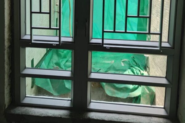 changewindows05 公屋單位客廳更換鋁窗工程,專業安全棚架及帆布施工保障