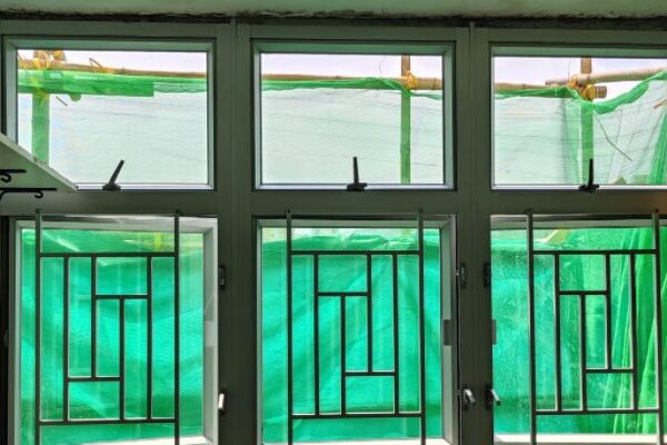 changewindows06 房間新安裝鋁窗及棚架施工,符合屋宇署標準的鐵窗更換方案