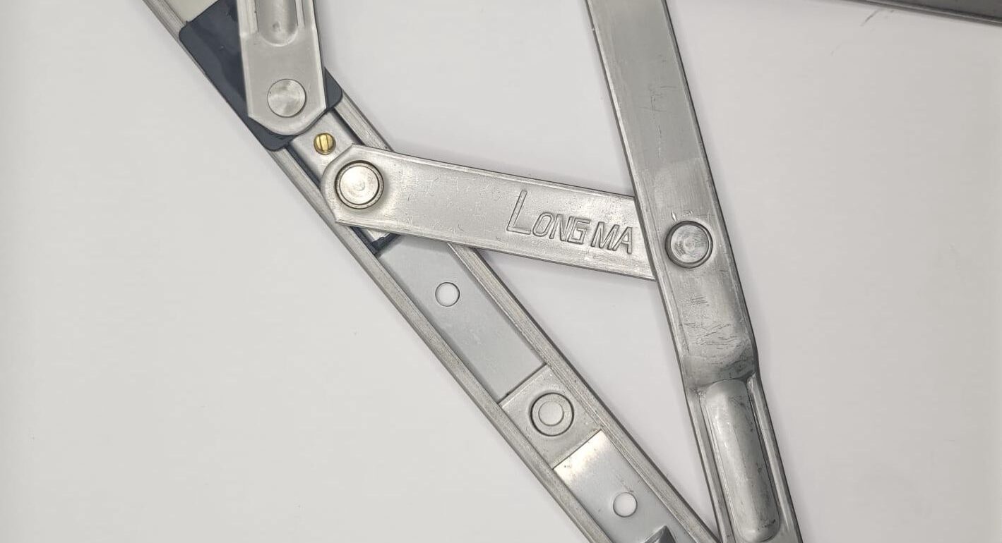 Close-up of Longma Series 304 stainless steel heavy-duty aluminium window hinge, showcasing high load-bearing 304 stainless steel material and precision structure. Suitable for Hong Kong high-rise residential mandatory window inspection and aluminium window repair projects.