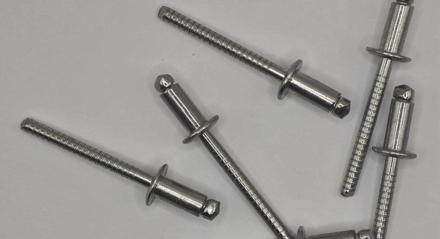 Close-up of 304 full stainless steel rivet with high strength 400kg pull force. One-piece die-casting forming, suitable for high-strength installation of aluminium window hinges and handles in Hong Kong mandatory window inspection projects.